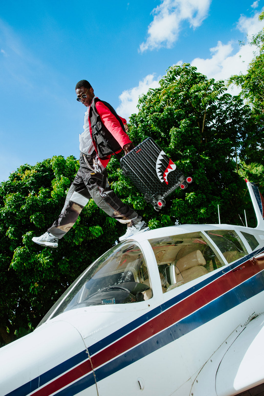 ATOMIC VAPOR SHARKNAUTICS HARDSHELL CARRY-ON LUGGAGE