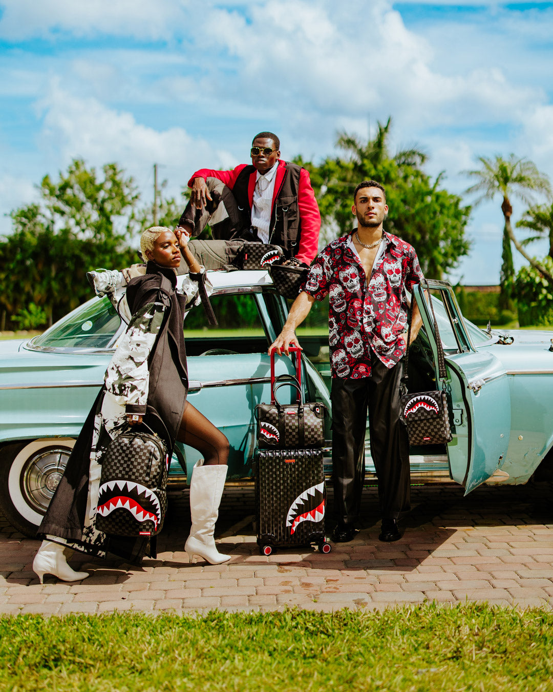 ATOMIC VAPOR SHARKNAUTICS HARDSHELL CARRY-ON LUGGAGE